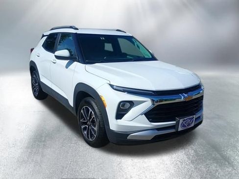 Used 2025 Chevrolet TrailBlazer LT AWD/4WD image 8