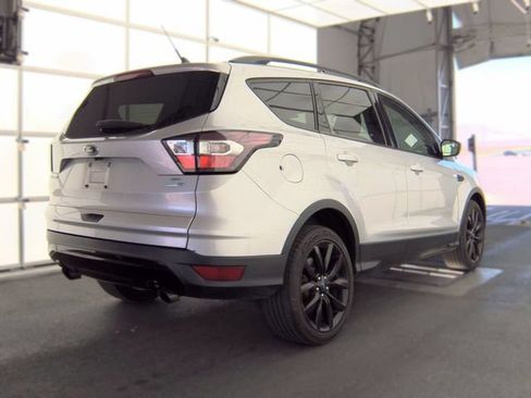 Used 2018 Ford Escape SE w/ SE Sport Appearance Package AWD/4WD image 3
