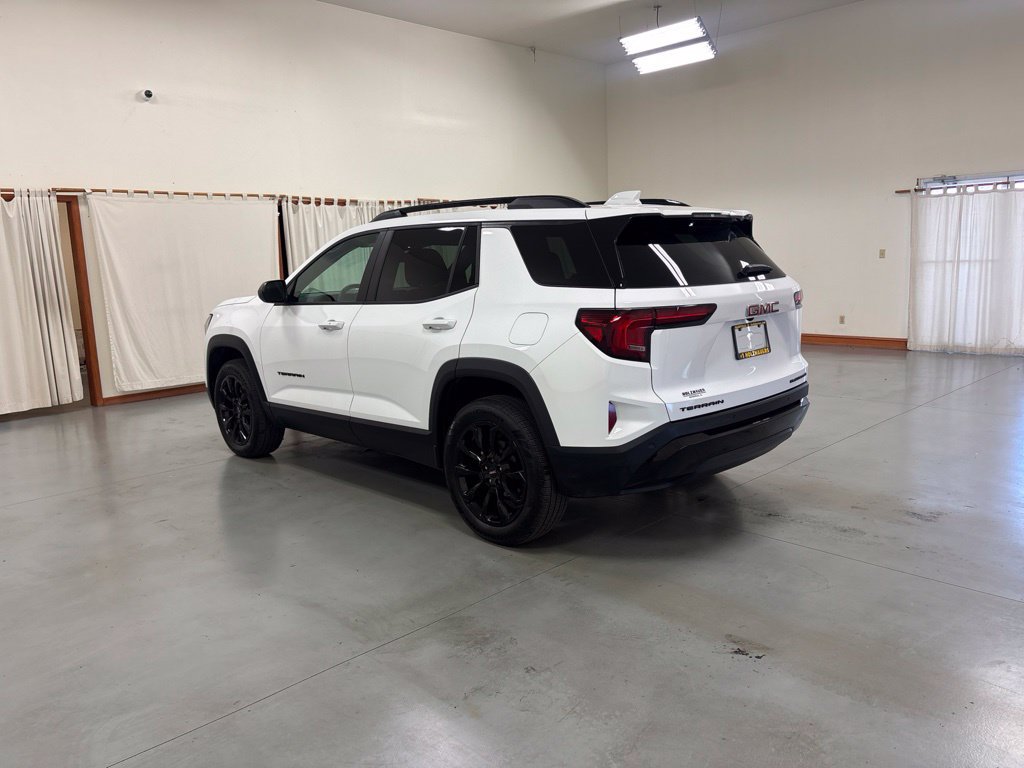 Used 2026 GMC Terrain Elevation w/ Elevation Premium Package FWD image 6