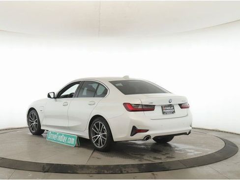 Used 2022 BMW 330e xDrive image 8