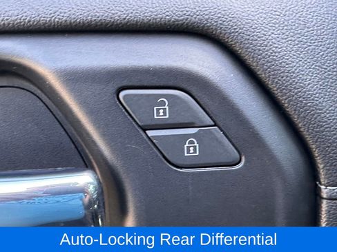 Used 2021 Chevrolet Silverado 1500 LT image 22