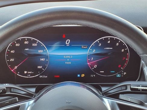 Used 2025 Mercedes-Benz GLC 300 image 12