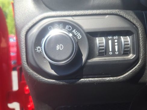 Used 2020 Jeep Wrangler Unlimited Sahara AWD/4WD image 31