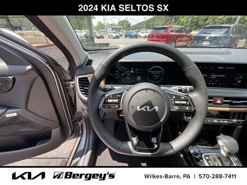 Certified 2024 Kia Seltos SX w/ SX Sunroof Package AWD/4WD image 8