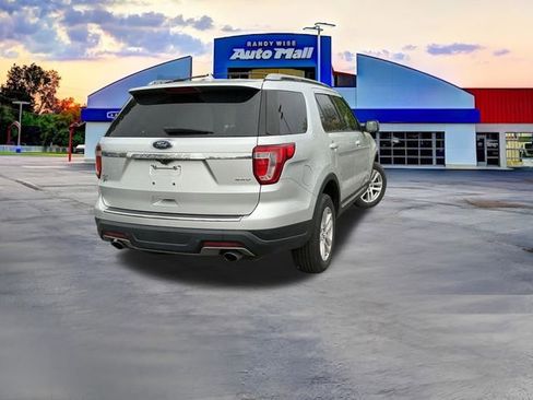 Used 2018 Ford Explorer XLT w/ Equipment Group 201A AWD/4WD image 7