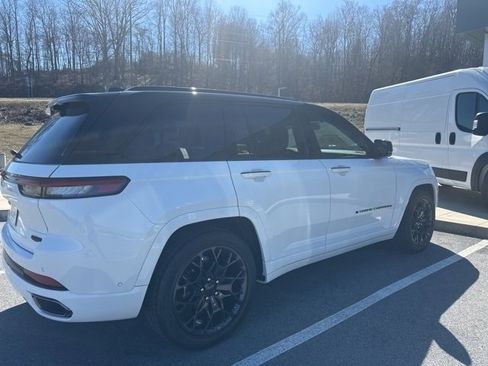 Used 2025 Jeep Grand Cherokee Summit image 10