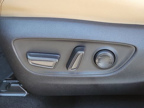 Used 2023 Toyota RAV4 XLE Premium image 19