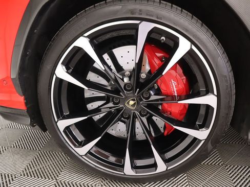 Used 2021 Lamborghini Urus image 31