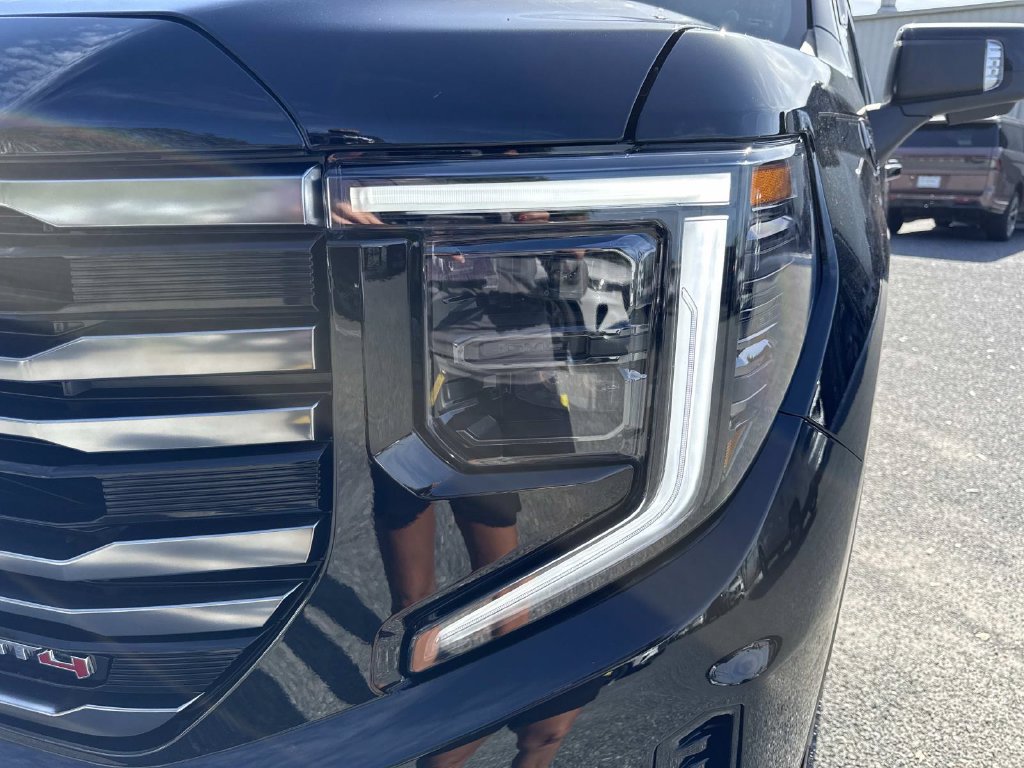 Used 2026 GMC Sierra 1500 AT4 w/ AT4 Premium Package AWD/4WD image 9