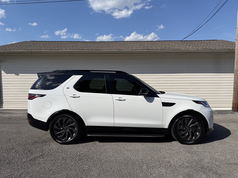 Used 2023 Land Rover Discovery S R-Dynamic AWD/4WD image 1