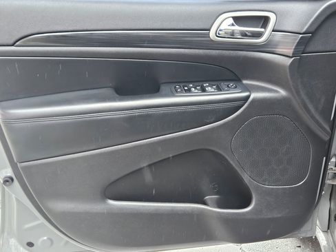 Used 2020 Jeep Grand Cherokee Altitude RWD image 17