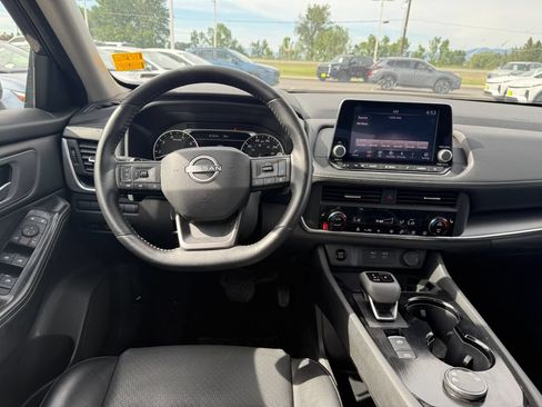 Used 2025 Nissan Rogue SV w/ SV Premium Package AWD/4WD image 4
