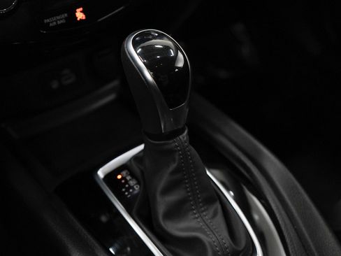 Used 2020 Nissan Rogue SV AWD/4WD image 16