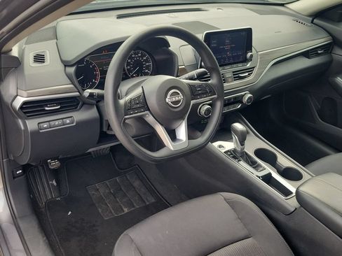 Used 2025 Nissan Altima 2.5 SV FWD image 15