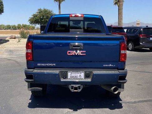 Used 2017 GMC Sierra 2500 Denali w/ Duramax Plus Package AWD/4WD image 5