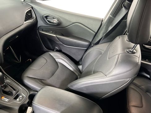 Used 2021 Jeep Cherokee Latitude Lux w/ Comfort/Convenience Group image 22