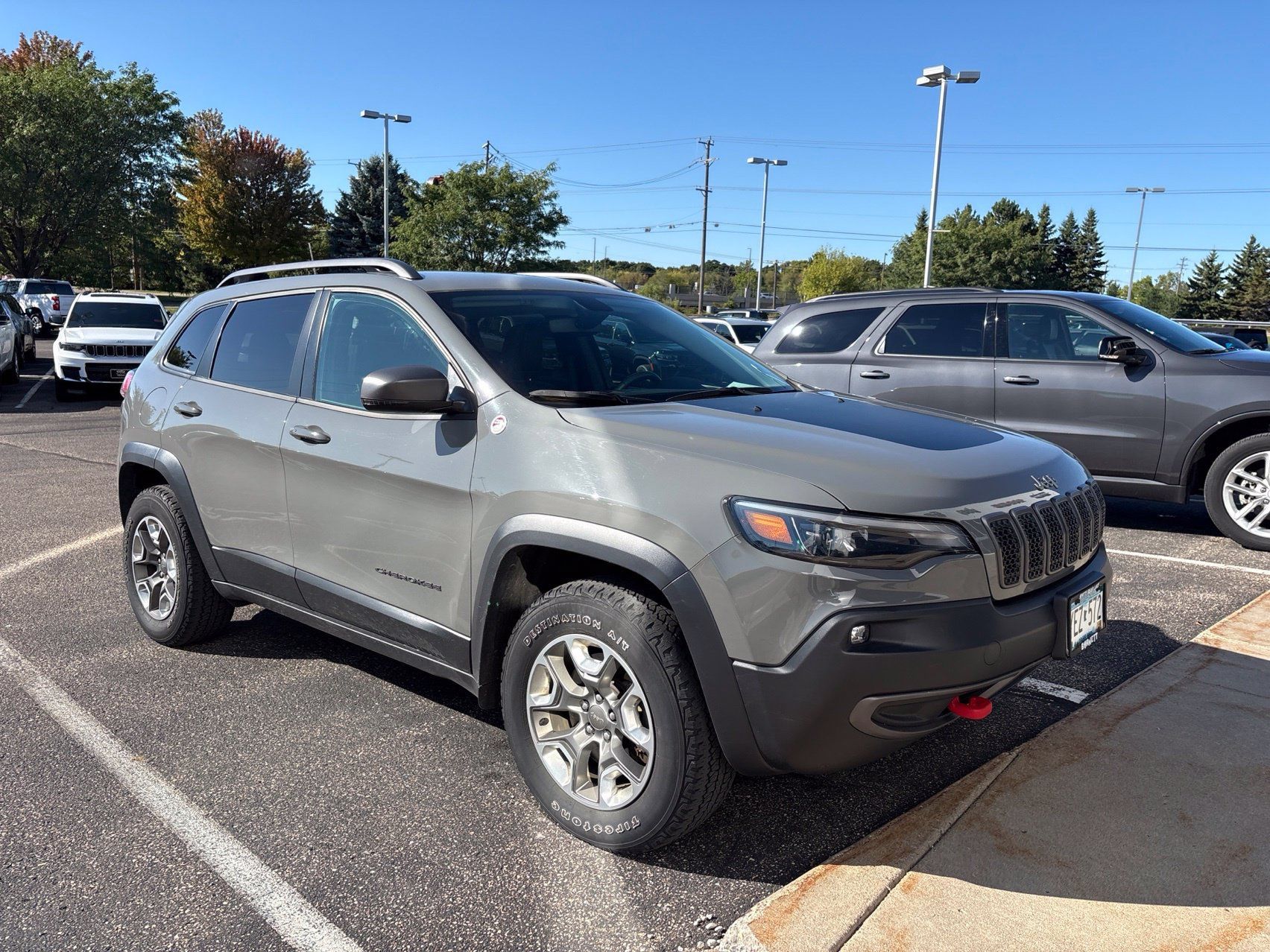 Used 2019 Jeep Cherokee Trailhawk w/ Cold Weather Group AWD/4WD image 4