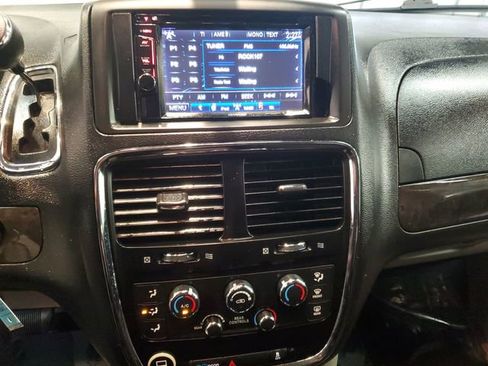Used 2014 Dodge Grand Caravan SXT image 21