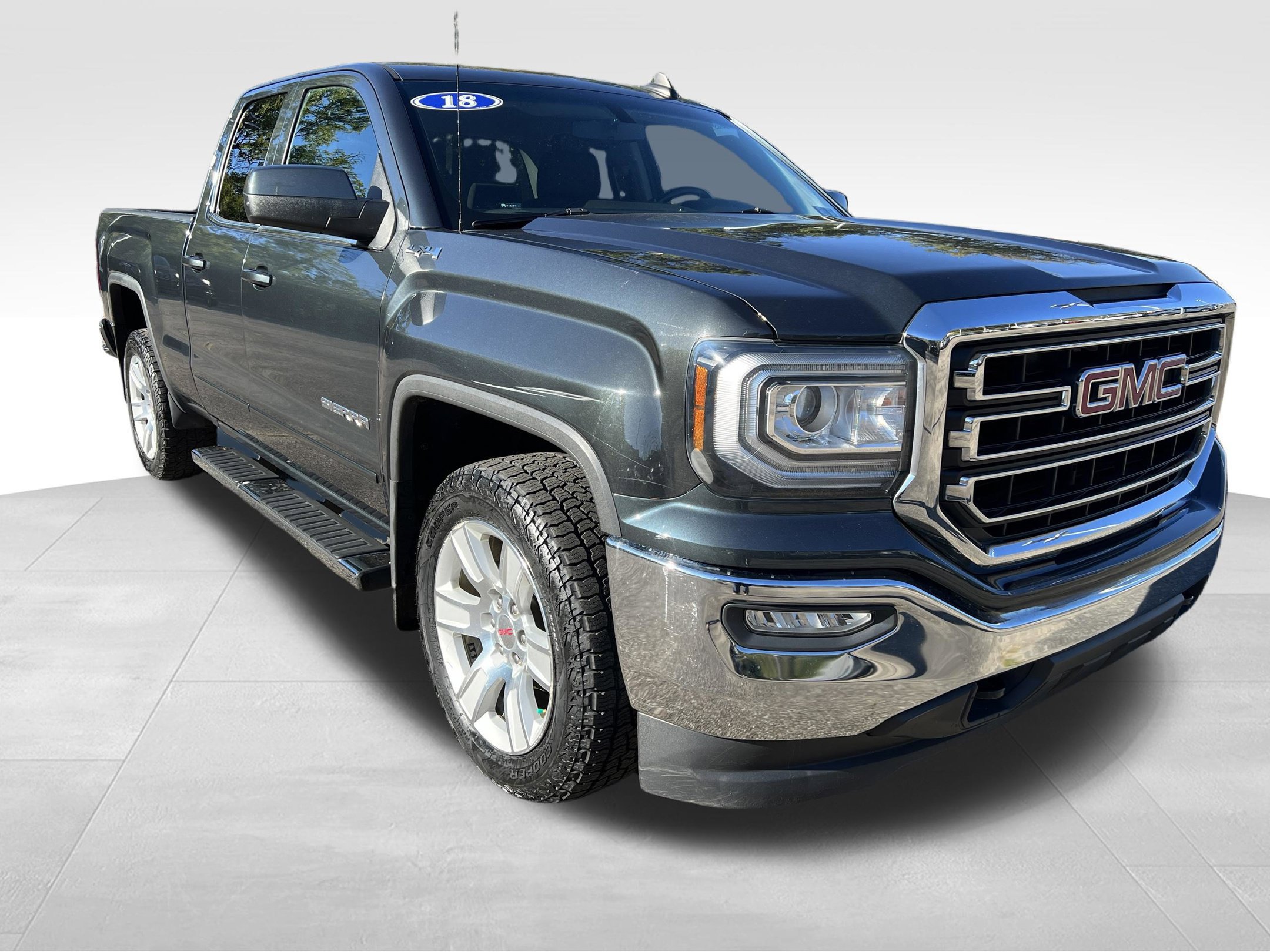 Used 2018 GMC Sierra 1500 SLE w/ SLE Value Package AWD/4WD image 4