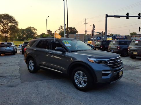 Certified 2023 Ford Explorer XLT w/ Equipment Group 202A AWD/4WD image 1