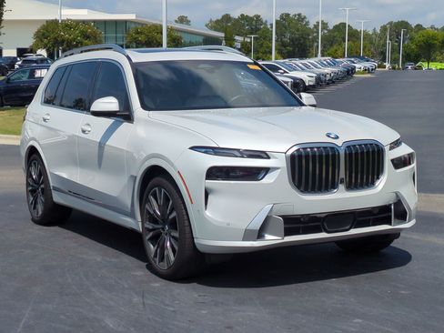 Certified 2025 BMW X7 xDrive40i w/ Executive Package AWD/4WD image 2