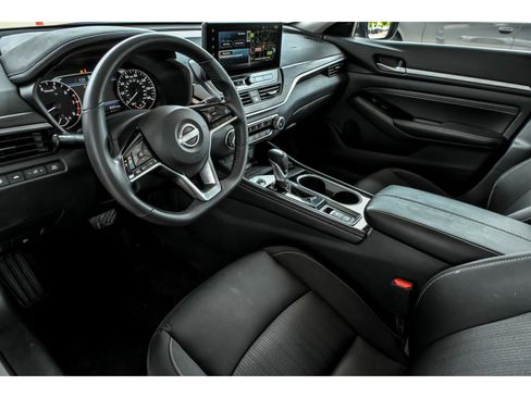 Used 2023 Nissan Altima 2.5 SV w/ SV Premium Package AWD/4WD image 10