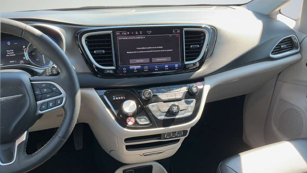 Used 2024 Chrysler Pacifica Touring-L FWD image 8