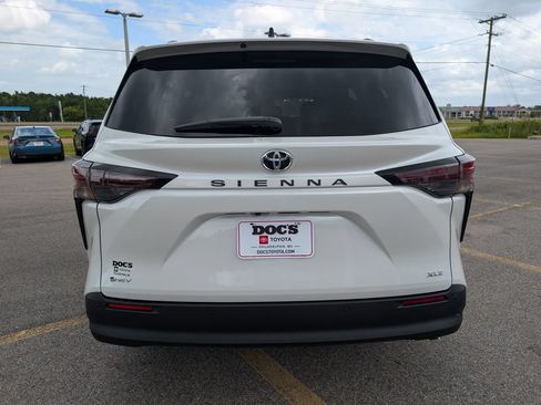 New 2026 Toyota Sienna XLE FWD image 7