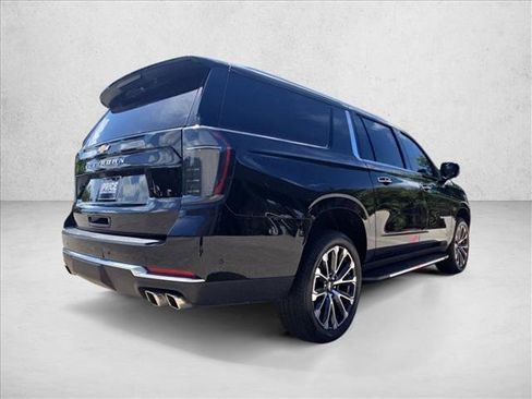 Used 2025 Chevrolet Suburban High Country AWD/4WD image 5