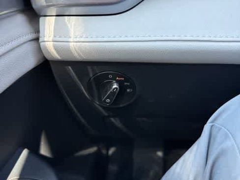 Certified 2025 Volkswagen Taos SEL image 17