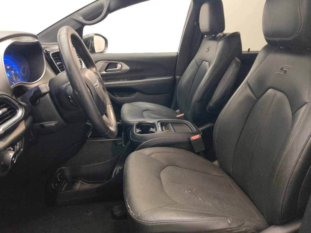 Used 2019 Chrysler Pacifica Touring-L w/ Advanced Safetytec Group FWD image 17