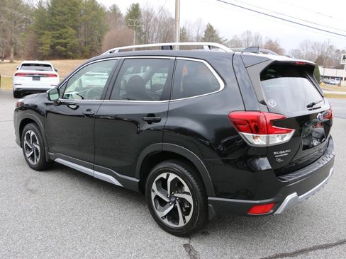 Used 2023 Subaru Forester Touring image 3