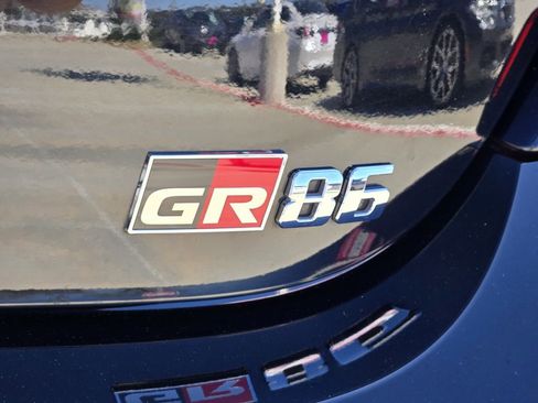Used 2023 Toyota GR86 image 11