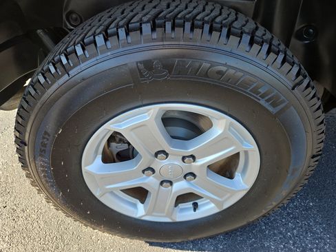 Used 2019 Jeep Wrangler Unlimited Sport S AWD/4WD image 11