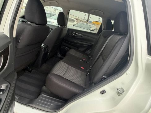 Used 2019 Nissan Rogue SV w/ Premium Package FWD image 10