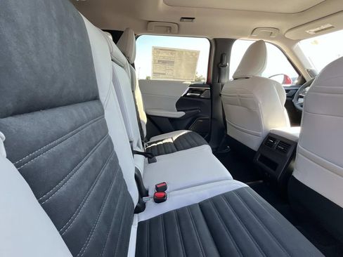 New 2026 Mitsubishi Outlander SE FWD image 14