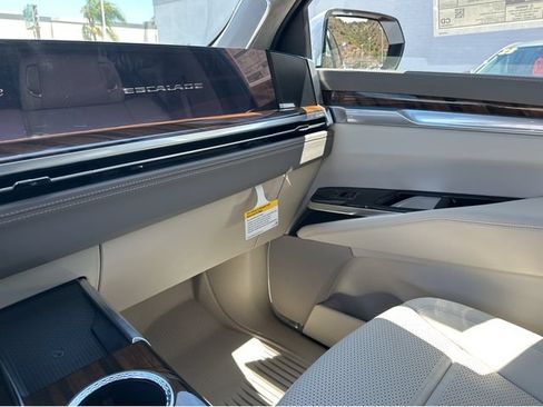 New 2026 Cadillac Escalade Platinum Sport w/ LPO, ONYX Package AWD/4WD image 6