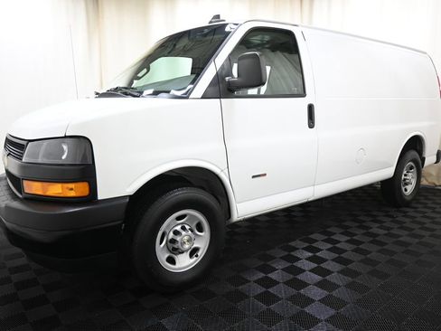 Used 2021 Chevrolet Express 2500 RWD image 5