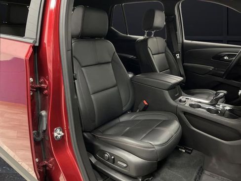 Used 2023 Chevrolet Traverse RS image 34