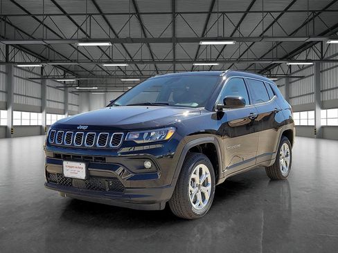 New 2025 Jeep Compass Latitude image 1