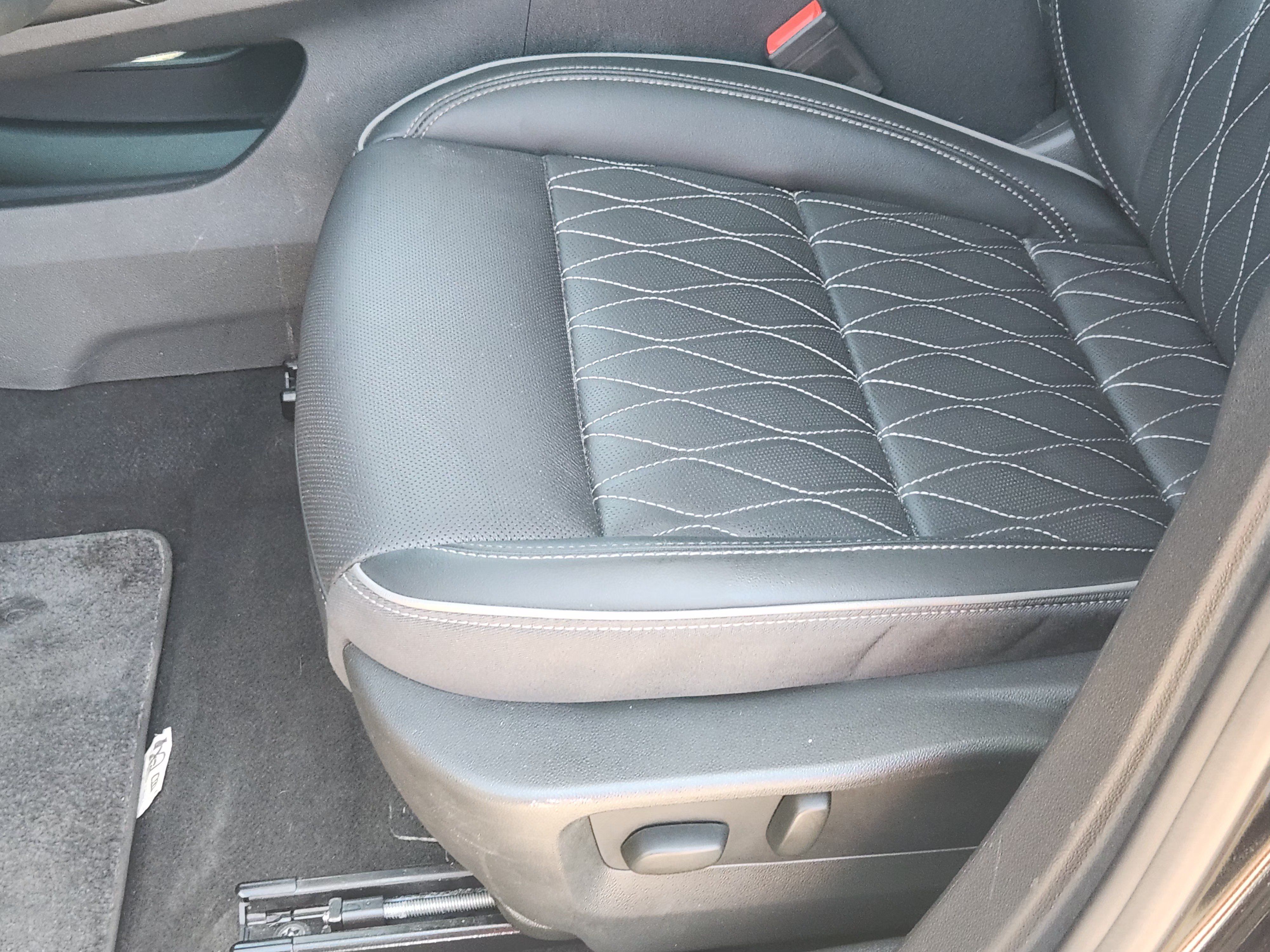 Used 2023 Buick Envision Avenir AWD/4WD image 25