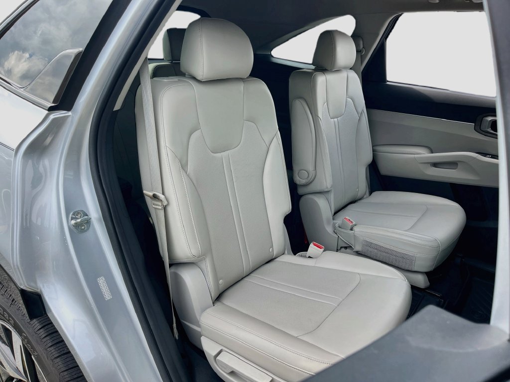Used 2022 Kia Sorento EX w/ Panoramic Sunroof Package FWD image 28