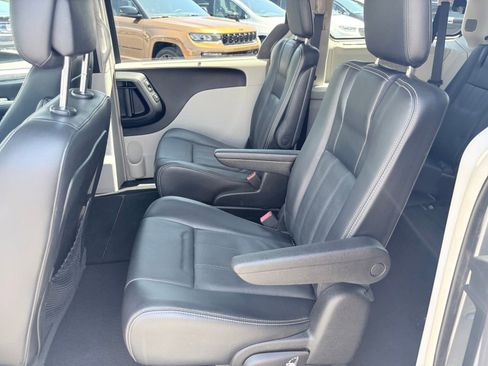 Used 2012 Chrysler Town & Country Touring-L w/ Entertainment Group #2 FWD image 13