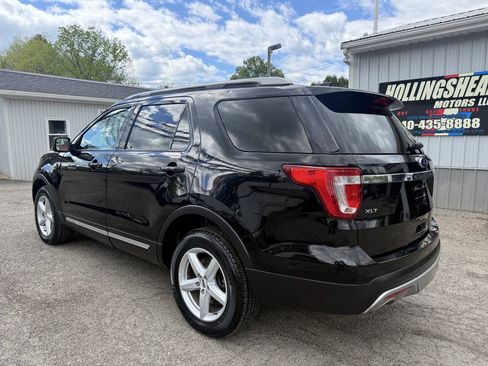 Used 2017 Ford Explorer XLT AWD/4WD image 3