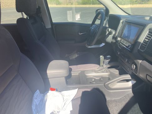 Used 2024 Nissan Frontier SV w/ SV Convenience Package image 7