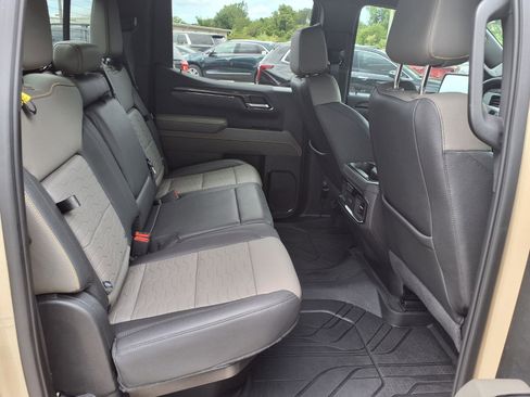 Used 2022 Chevrolet Silverado 1500 ZR2 w/ Technology Package AWD/4WD image 15