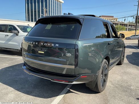 Used 2023 Land Rover Range Rover SE AWD/4WD image 3