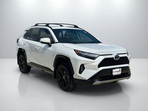 Used 2024 Toyota RAV4 SE w/ Convenience Package AWD/4WD image 3