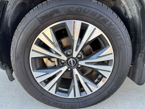 Used 2023 Nissan Rogue SV image 7