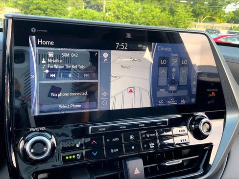 Used 2022 Toyota Highlander Platinum FWD image 32